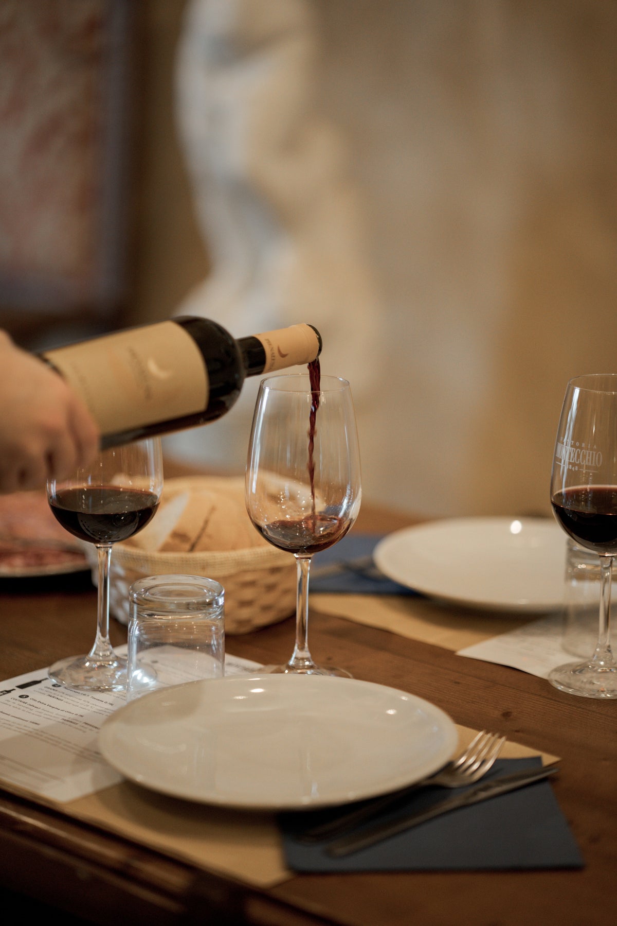 Sommelier e assaggiatori di vini, chi sono e come diventarlo